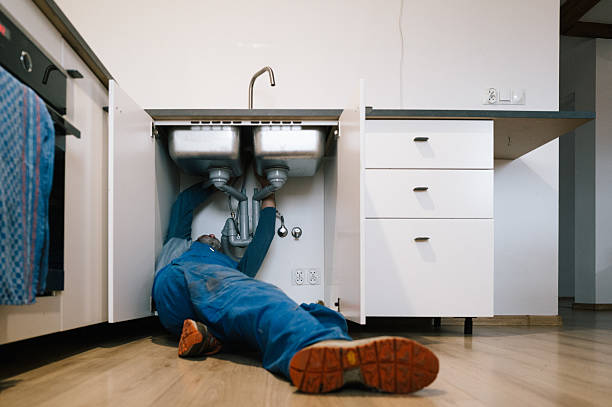 Professional Emergency Plumber technician working in New Cuyama, CA